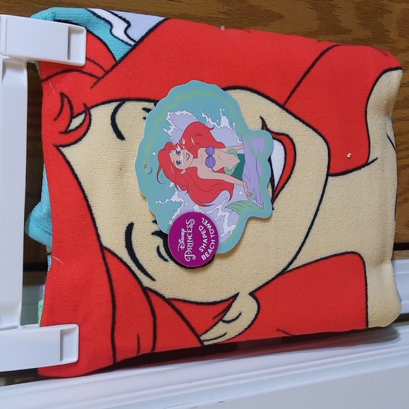 Set of 3 Disney & Marvel Shape Towels. - Picture 3 of 10